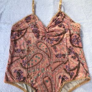 Spell bodysuit size xl